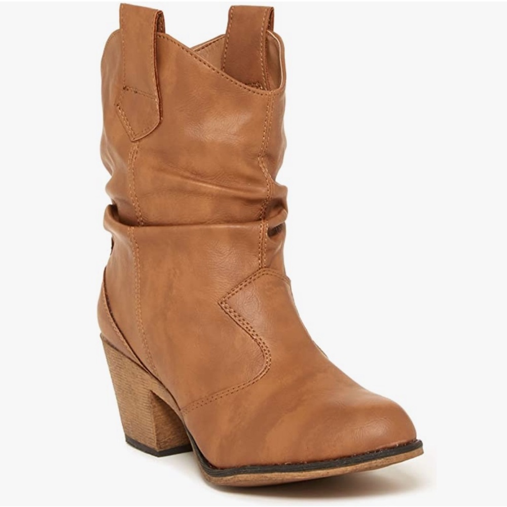 NWT Charles Albert Western Cowboy Boot in Tan